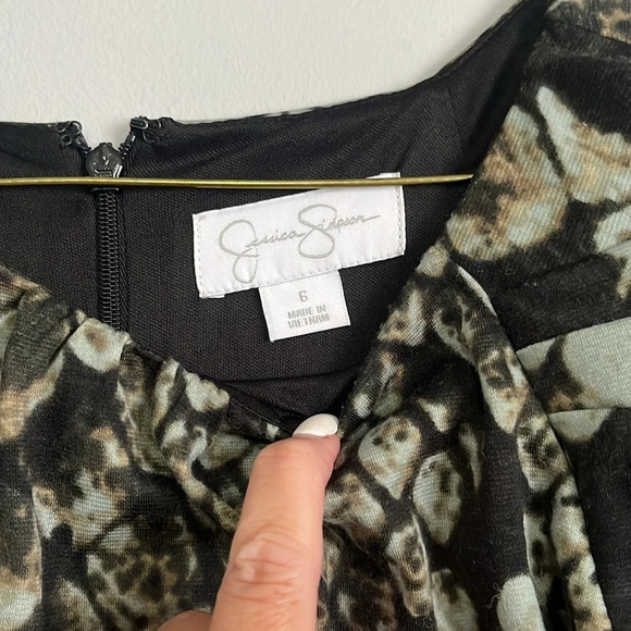 Elegant Black and Silver Patterned Dress - Picture 4 of 5